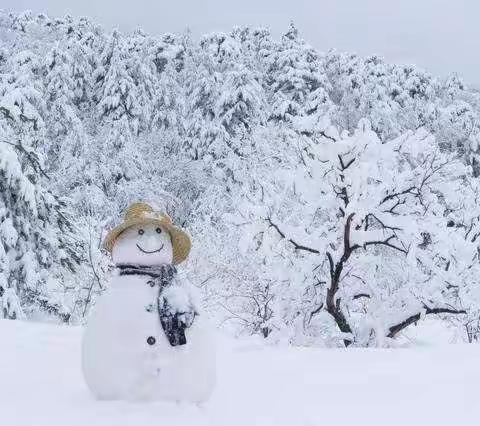 小一班十二月手工特色课《快来，堆雪人啦！》