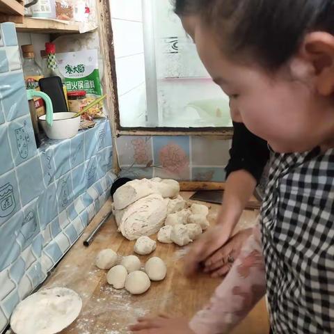 舌尖上的中国年——东街小学三3中队呼若彤同学“寻味家乡美食”🎉