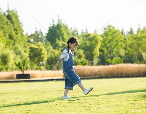 一个小女孩的作文