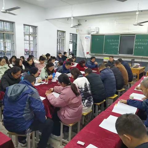 阜南五初举行七年级第二次月考分析会