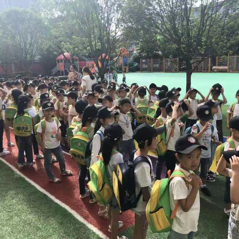 县幼新园区跳一班毕业活动：参观鹤山小学