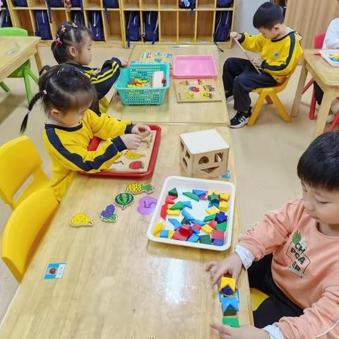 记录希希小孙子上幼儿园，小二班的校园学习活动情况😘😘👍