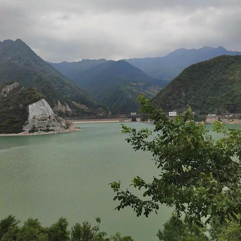 他山之石可攻玉，校际交谊见真情——舟曲县藏族中学赴文县二中观摩学习