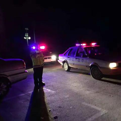 抚顺县环保局对救兵镇地区地板厂、炭厂开展夜间巡查