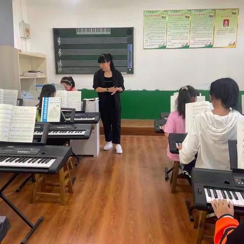 红楼小学电子琴二班