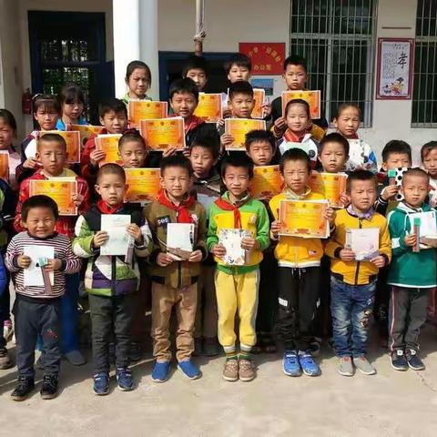 【上排小学谢慧珍】美化环境，从我做起——记银坑镇上排小学“五净一规范”评比活动