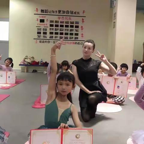 庆祝＂六一儿童节＂到来之际🥰🥰呈星中国舞将举办儿童节系列活动💞💞