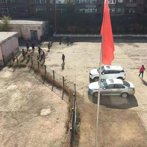净化校园环境,营造温馨家园