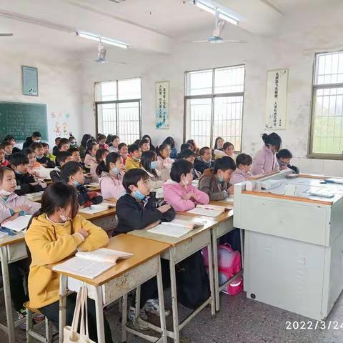 清廉视导改薄，同课异构增厚