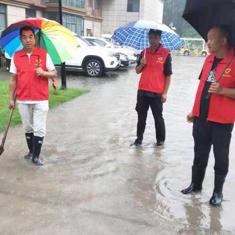 圣唐社区防汛安全排查中