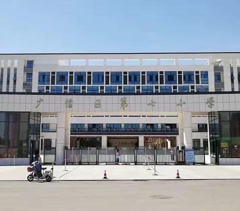 护蝶新岁切，相伴幸福长