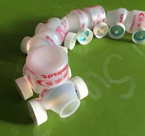 亲子制作 养乐多瓶子废物利用变火车