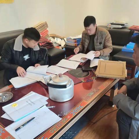 县级工作组莅临我镇开展脱贫攻坚内业档案提质督查工作