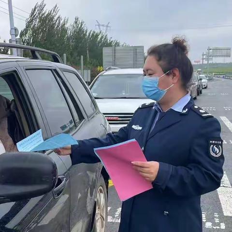 乌兰浩特西收费所开展“安全生产咨询日”宣传活动