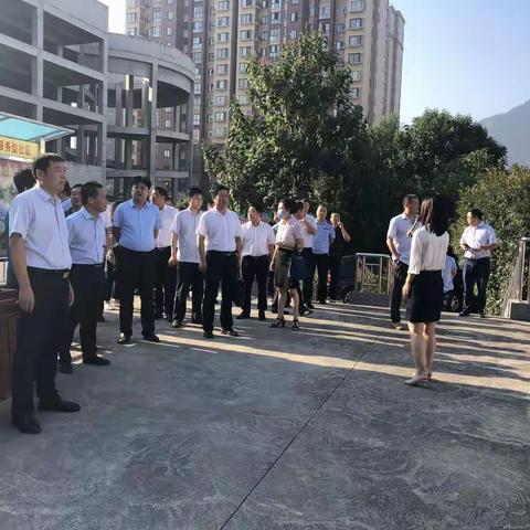 临潼区区委区政府各级领导及各街办党工委书记莅临骊山街道东关社区观摩社区基层组织建设和基层治理工作