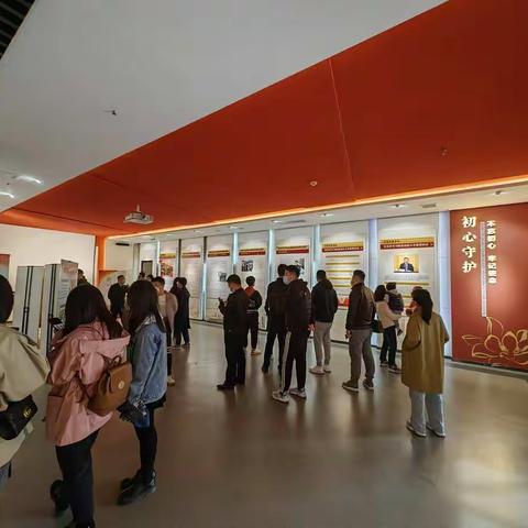 组织参观《新时代新辉煌——西安十年发展成就展》主题巡回图片展