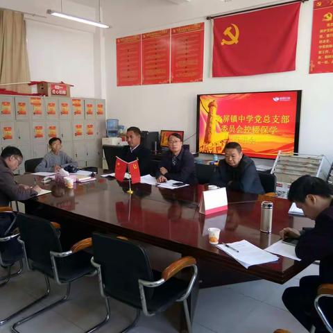11月打赢控辍保学攻坚战，为脱贫摘帽补齐短板。文屏镇中学全体教师冲锋陷阵。