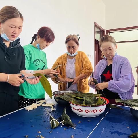 包粽子   送爱心