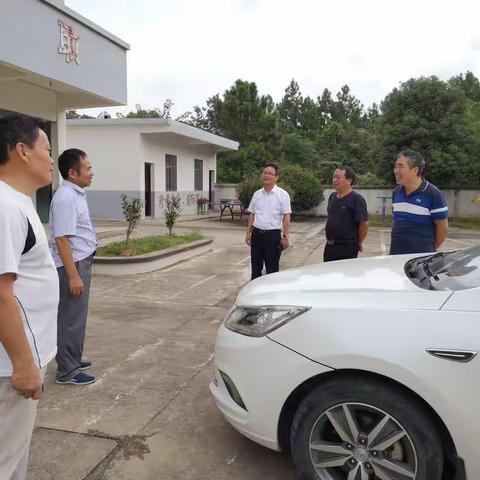 情系教师，慰问暖心——记县教体局领导莅临流芳小学开展教师节慰问