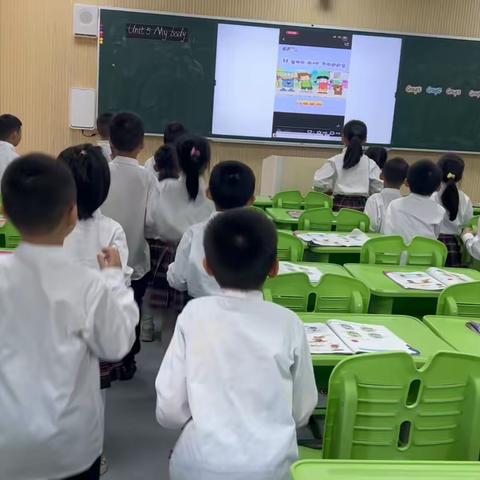 趣味英语，快乐课堂——记中山小学肖春婷老师一年级国际旅游岛少儿英语研讨课《Unit 5 My body 》