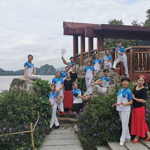 20201022柔力球班      在仙女湖活动配曲：健康无价