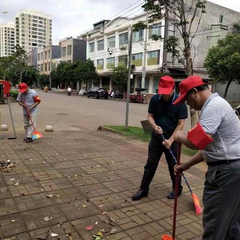 8月28日下午，县委党史研究室工作人员到卫生责任区打扫卫生。