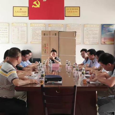 省委党史研究室毛志华主任到南宝村参加扶贫日活动