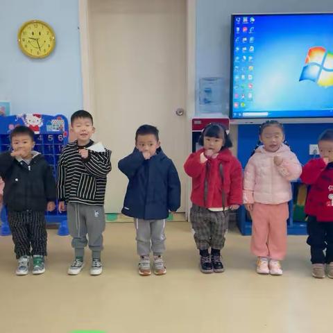 凤凰城幼儿园——中一班《我们的幼儿园生活》