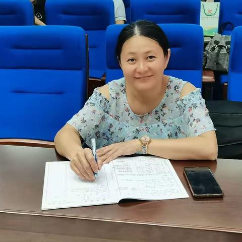 同台竞技 各展风采——英语组“五环带教”徒弟课堂展示活动（一）