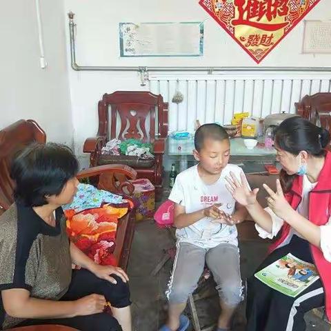 安全居首位              家访暖人心