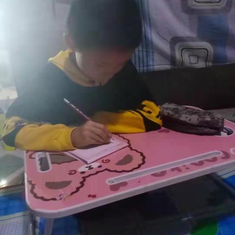 关爱留守，向阳花开