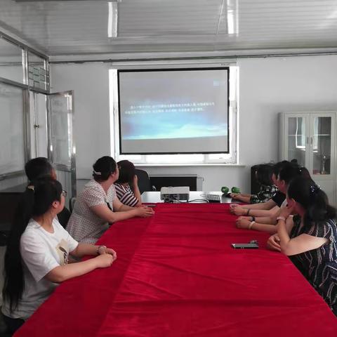 开展“忆峥嵘岁月  展时代风采”主题教育活动