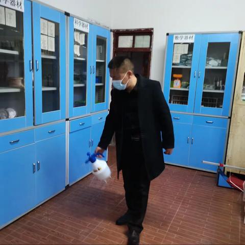 校园消杀筑防线 凝心聚力迎开学——四十八镇鸟桥村小学开展校园消杀工作