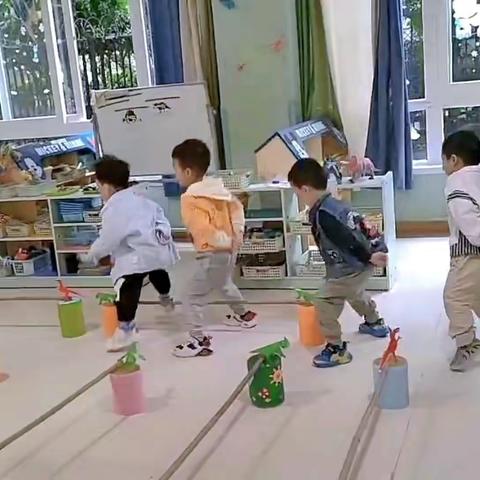 三色御院幼儿园♥中一班：家园合作自制玩教具“恐龙探险队”