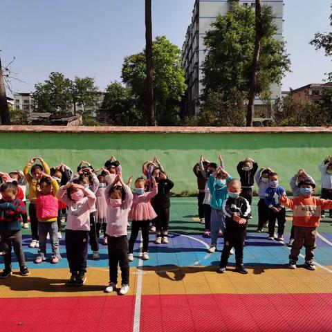 2020.4.24日   苗苗二班    一日生活相册