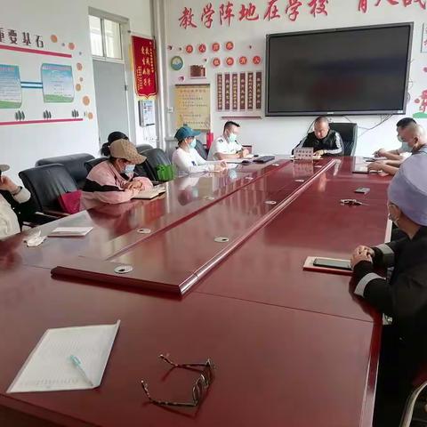 6月21日，公司陆经理，杨科长到郝家桥参加班组会议以及对本班组所有司照人员进行考核！会议内容：1、总结班组当