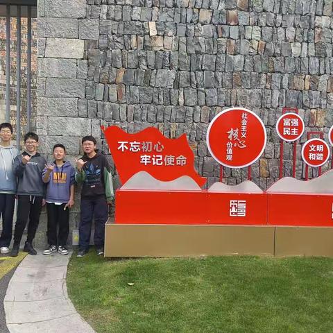 清理垃圾，别让垃圾污染环境        ————学雷锋精神