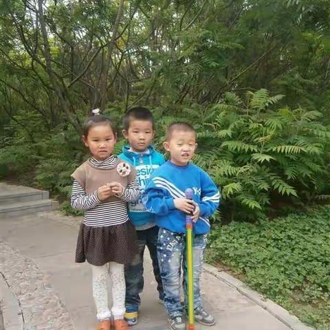 三个小不点儿！