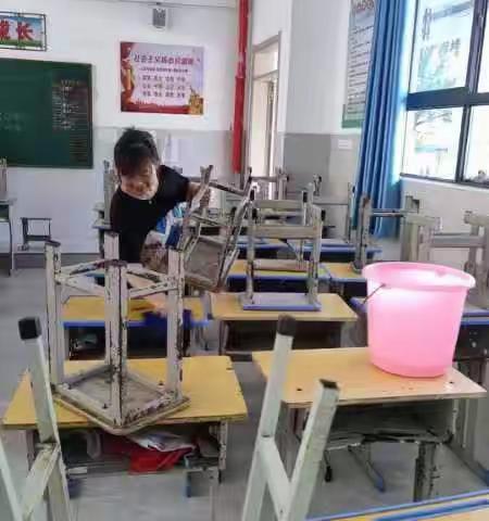 最美劳动，暖心打扫