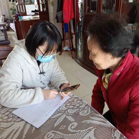 张家堡街道兴隆园社区积极做好高龄补贴“一卡通”居民信息登记工作