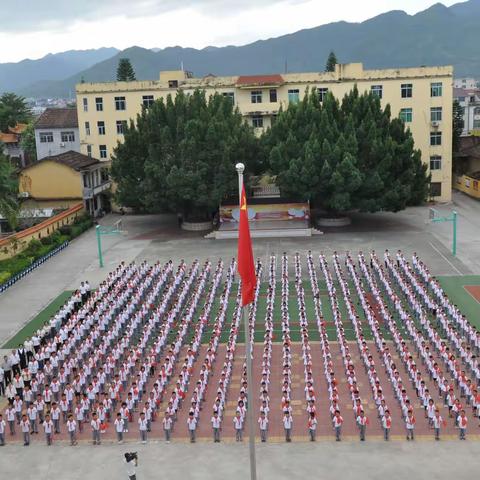 礼赞新中国    奋进新时代