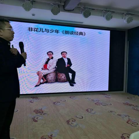 虎坊路社区诗队参加诵读活动。