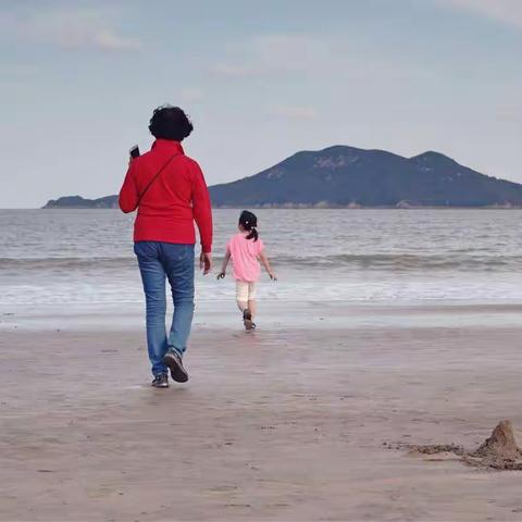 跟着奶奶去看海