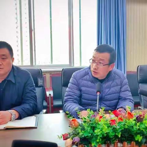 献爱心凝集社会力量，手牵手关爱学生成长