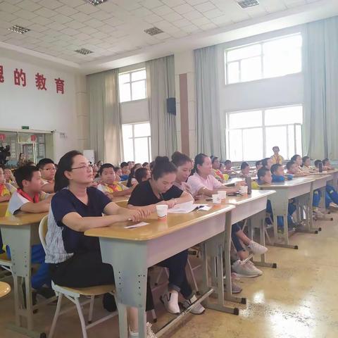 童心向党，祝福祖国70华诞——记玛纳斯县第一小学五年级部“祖国，我们因您而幸福”主题中队会比赛暨观摩活动