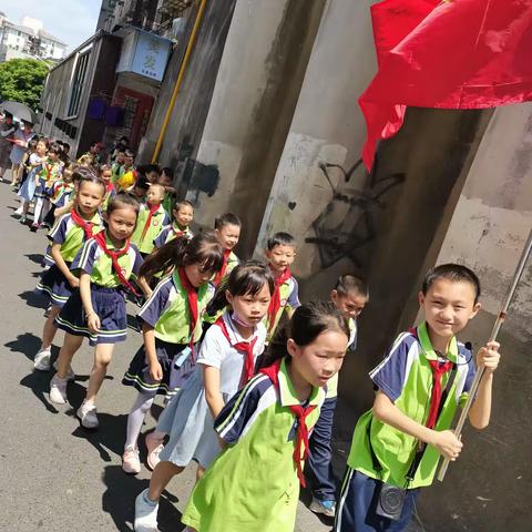 “关爱老人  奉献爱心”益阳市赫山区曙光小学132中队敬老院探望老人活动