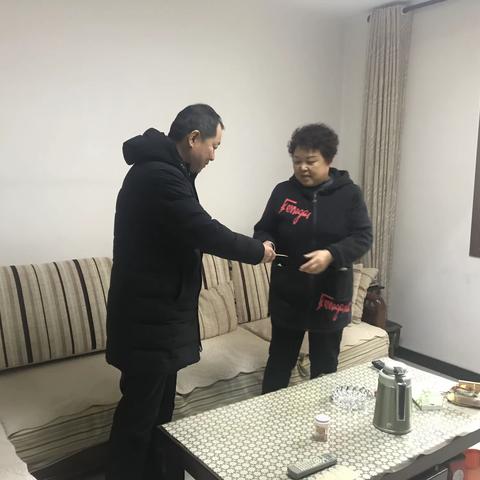 【西安热力集团】走访送温暖 组织送关怀 集团公司副总经理王军一行走访慰问公司困难职工