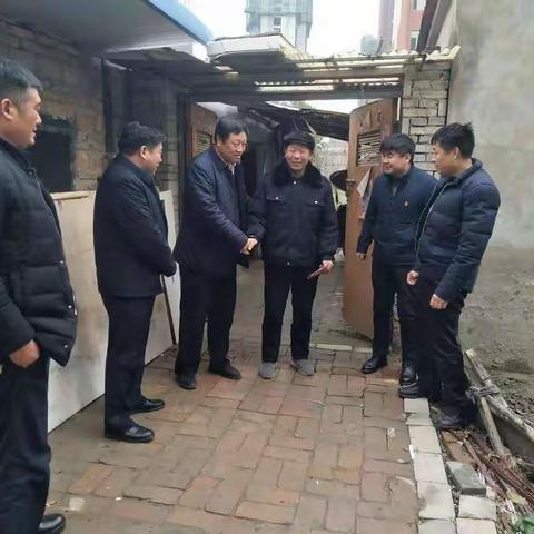 县人大副主任张德峰莅临新城街道办事处慰问困难群众