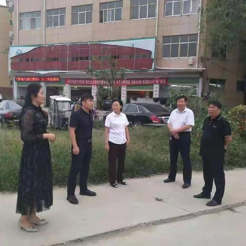 县人大副主任张爱莲莅临新城调研督导创卫工作