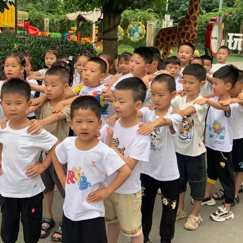 小学，你好！——绵竹市天河小学附属幼儿园大班幼小衔接之参观小学活动